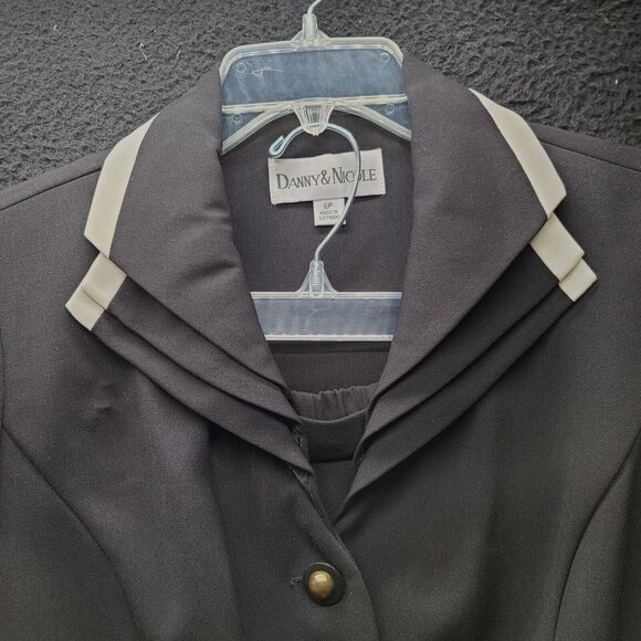 Danny & Nicole Womens 2 Piece Set Black Size 6P 100% Polyester Pants And Jacket - Picture 13 of 16